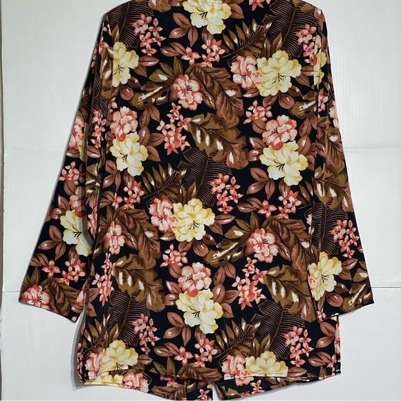 Maggie Sweet, long sleeve button to button, light material , light shoulder pad - Picture 3 of 5